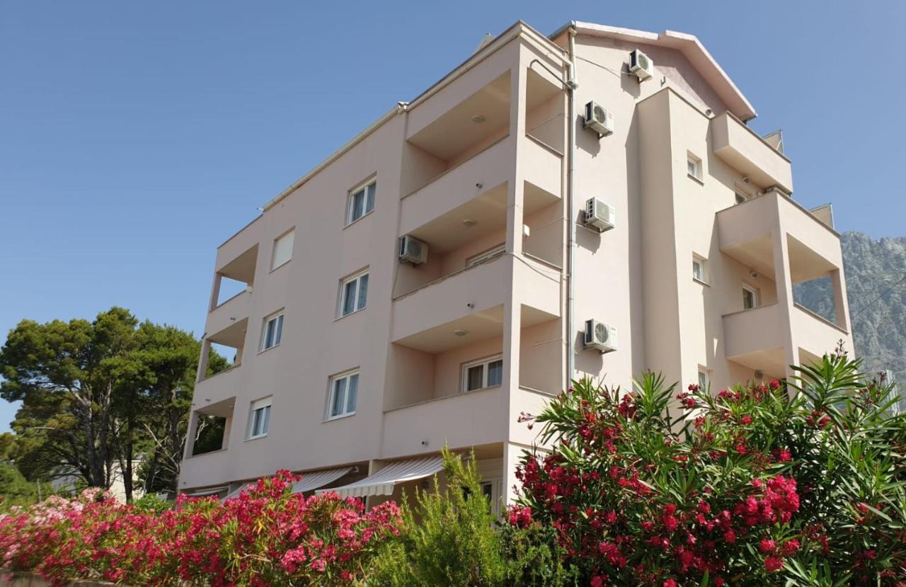 Sara Apartments Makarska Exteriör bild